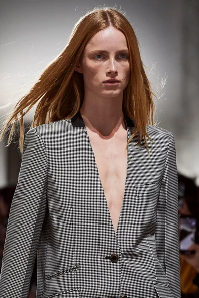 Look 10